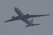 Morten 3 november 2021 - A7-ACS over Høyenhall, klokken er 13.09. Det er Qatar Airways som kommer med sin Airbus A330-202 fra 2006