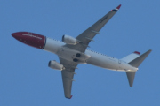 Morten 5 november 2021 - LN-ENU over Høyenhall, det er Norwegian Air Shuttle AOC som kommer med sin Boeing 737-8JP