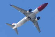 Morten 17 oktober 2021 - LN-DYJ over Høyenhall, det er Norwegian Air Shuttle AOC som kommer med sin Boeing 737-8JP som er over 10 år gammelt og er fra 2011