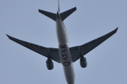 Morten 18 oktober 2021 - A7-BFK over Høyenhall, rakk kun et bilde, men det er Qatar Airways Cargo som kommer med sin Boeing 777-FDZ som er litt over 5 år gammelt