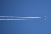 Morten 18 oktober 2021 - Andre jetflyet over Høyenhall, piloten kom i posisjon med sitt hvite fly, men mer for vi ikke vite