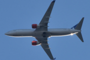 Morten 18 oktober 2021 - LN-RRF over Høyenhall, piloten legger seg i posisjon med sitt fly som heter Frøydis Viking