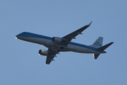 Morten 18 oktober 2021 - PH-EZG over Høyenhall, det er KLM Cityhopper som kommer med sin Embraer ERJ-190STD (ERJ-190-100)