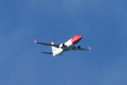 Morten 22 oktober 2021 - LN-ENQ over Høyenhall, det er Norwegian Air Shuttle AOC som kommer med sitt Boeing 737-8JP