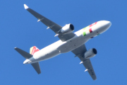 Morten 23 oktober 2021 - CS-TVE over Høyenhall, det er TAP - Air Portugal som kommer med sin Airbus A320-251N som er litt over 2 år gammelt