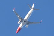 Morten 27 oktober 2021 - LN-NHA over Høyenhall, det er Norwegian Air Shuttle AOC som kommer med sin Boeing 737-8JP som er litt over 7 år gammelt