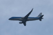 Morten 12 juni 2021 - KLM over Høyenhall, men om det er en Airbus, Embraer eller Boeing som de har i flåten sin kan ikke jeg svare på
