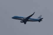 Morten 28 august 2021 - KLM over Høyenhall, første flyet i dag og det begynner og bli mørkere om morgenen