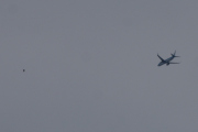 Morten 4 juli 2021 - KLM over Høyenhall, jeg vet, men ser du fuglen til venstre?