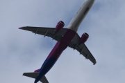 Morten 9 august 2021 - HA-LVI over Sandefjord, det er Wizz Air som kommer med sitt Airbus A321neo