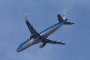 Morten 21 april 2022 - KLM over Høyenhall, blir litt sånn nå, sitter ofte i gamlebilen nå