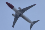 Morten 21 april 2022 - LN-NGZ over Høyenhall, det er Norwegian Air Shuttle AOC som kommer med sin Boeing 737-8JP som er over 7 år gammelt