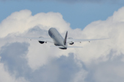Morten 14 mai 2022 - A7-BFJ på Gardermoen, det er Qatar Airways Cargo som tar av med sitt Boeing 777F som er over 5 år gammelt