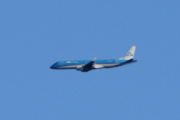 Morten 31 mars 2022 - KLM over Høyenhall, du er alt for langt borte, men det var litt sol der