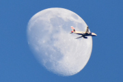 Morten 12 mai 2022 - British Airways runder månen over Høyenhall, og piloten fløy rundt månen :-)