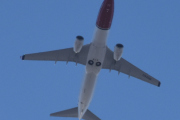 Morten 18 mars 2022 - LN-ENS over Høyenhall, det er Norwegian Air Shuttle AOC som kommer med sitt Boeing 737-8JP