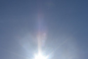 Morten 2 april 2022 - G-RUKF over Høyenhall, den passerer solen så vi får et fint bilde