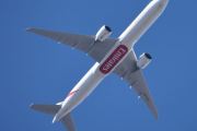 Morten 20 april 2022 - A6-EGJ over Høyenhall, det er Emirates Airlines som kommer med sin Boeing 777-31HER