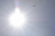Morten 20 april 2022 - EI-SIJ over Høyenhall, flyet er nesten nytt så vi tar med solen og en måke