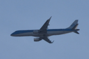 Morten 25 april 2022 - KLM over Høyenhall, men piloten er i posisjon, så her er det full kontroll