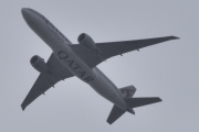 Morten 26 april 2022 - A7-BFG over Høyenhall, det er Qatar Airways Cargo som kommer med sitt Boeing 777F og gjør en liten sving