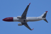 Morten 28 mars 2022 - LN-DYK over Høyenhall, piloten legger seg i perfekt posisjon med sitt fly som heter Carl Larsson