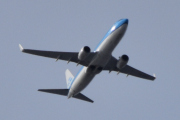 Morten 28 mars 2022 - PH-BXE over Høyenhall, det er KLM Royal Dutch Airlines som kommer med sitt Boeing 737-800 som er over 21 år gammelt