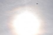 Morten 28 mars 2022 - SAS og solen over Høyenhall, vi fikk med solen, men det spørs om du er litt langt unna