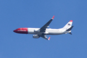 Morten 5 april 2022 - LN-NIB over Høyenhall, det er Norwegian Air Norway som kommer med sin Boeing 737-86J som er over 10 år gammel og heter Helmer Hanssen, som jeg kjente igjen