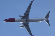 Morten 5 april 2022 - LN-NOD over Høyenhall, piloten legger seg i posisjon med sitt fly som heter Sonja Henie