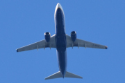 Morten 1 august 2022 - G-RUKF over Høyenhall, det er Ryanair UK som kommer med sin Boeing 737-800 som er over 16 år gammelt