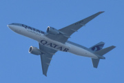Morten 1 september 2022 - A7-BFK over Høyenhall, det er Qatar Airways Cargo som kommer med sin Boeing 777-FDZ som er akkurat 6 år gammelt