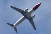 Morten 15 juni 2022 - LN-DYM over Høyenhall, det er Norwegian Air Shuttle AOC som kommer med sitt Boeing 737-8JP som er over 11 år gammelt og heter Andre Bjerke