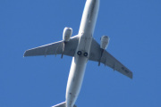 Morten 17 juni 2022 - OE-IAD over Høyenhall, det er ASL Airlines Belgium som kommer med sitt Boeing 737-400(F) og som er akkurat 24 år gammelt