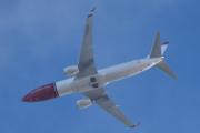 Morten 18 oktober 2022 - LN-ENM over Høyenhall, det er Norwegian Air Shuttle AOC som kommer med sin Boeing 737-800 som er over 7 år gammelt