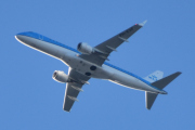 Morten 19 september 2022 - PH-EXF over Høyenhall, det er KLM Cityhopper som kommer med sin Embraer ERJ-190 som er over 6 år gammelt