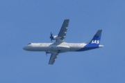 Morten 20 mai 2022 - ES-ATD over Høyenhall, det er SAS Scandinavian Airlines som kommer med sitt ATR 72-600 som er over 7 år gammelt og heter Skjalm Viking
