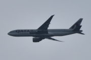 Morten 23 juli 2022 - Qatar Airways Cargo over Høyenhall, her var solen alt for langt unna