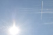 Morten 25 august 2022 - Jetfly over Høyenhall, jeg fikk den sammen med solen