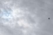 Morten 28 mai 2022 - LN-FGC over Høyenhall, det er ikke rare solen i dag, men dette er Flyr som kommer