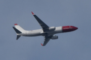 Morten 28 september 2022 - Norwegian over Høyenhall, det er en Boeing 737-800, men er litt for høyt oppe, og det var bare her den dukket opp mellom skyene