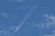 Morten 3 august 2022 - Jetfly over Høyenhall, her var det litt blå himmel