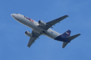 Morten 3 juni 2022 - OE-IAP over Høyenhall, det er FedEx Express som kommer med sitt Boeing 737-4M0 som er over 23 år gammelt
