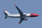 Morten 31 mai 2022 - LN-ENN over Høyenhall, det er Norwegian Air Shuttle AOC som kommer med sitt Boeing 737-8JP som er over 5 år gammelt og heter Christopher Polhem