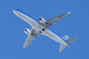 Morten 7 juli 2022 - PH-EZV over Høyenhall, det er KLM Cityhopper som kommer med sitt Embraer ERJ-190STD som er over 10 år gammelt