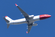 Morten 8 juli 2022 - LN-ENQ over Høyenhall, det er Norwegian Air Shuttle AOC som kommer med sin Boeing 737-8JP som er over 4 år gammelt og heter Aleksis Kivi