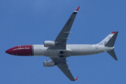 Morten 9 juli 2022 - LN-DYU over Høyenhall, det er Norwegian Air Shuttle AOC som kommer med sin Boeing 737-8JP som er 11 år gammelt og heter Jørn Utzon