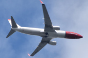 Morten 9 juli 2022 - LN-ENV over Høyenhall, det er Norwegian Air Shuttle AOC som kommer med sin Boeing 737-8JP som er over 6 år gammelt