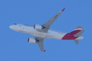 Morten 1 mars 2023 - EC-MXU over Høyenhall, det er Iberia som kommer med sin Airbus A320-251N som er over 4 år gammelt og heter Patrulla Águila