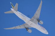 Morten 14 mars 2023 - ET-APU over Høyenhall, det er Ethiopian Airlines som kommer med sin Boeing 777-F6N som er over 10 år gammelt